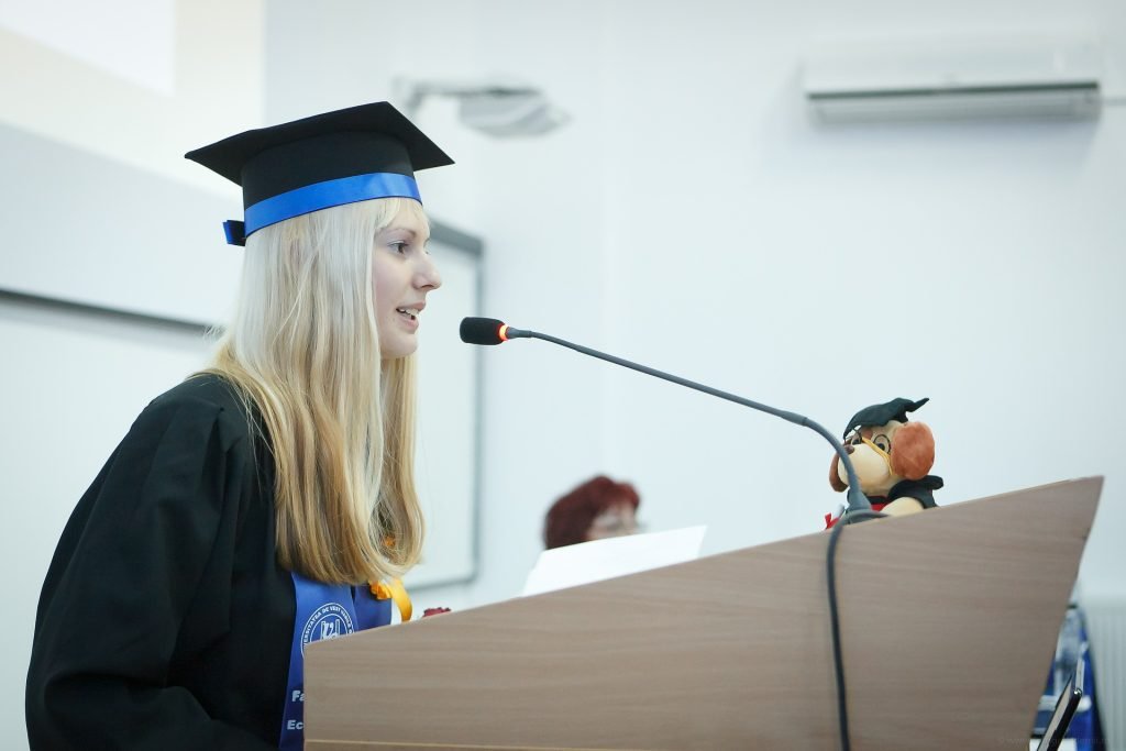 Dokumentasi Video Wisuda dengan Benar graduation 2038866 1920 1024x683